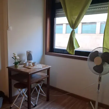 Bedroom In Downtown Q1 Nr449